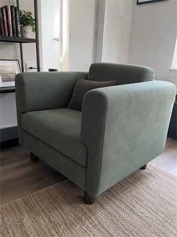Reference photo of an armchair