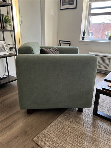 Reference photo of an armchair