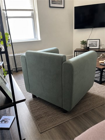 Reference photo of an armchair