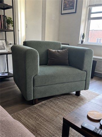Reference photo of an armchair